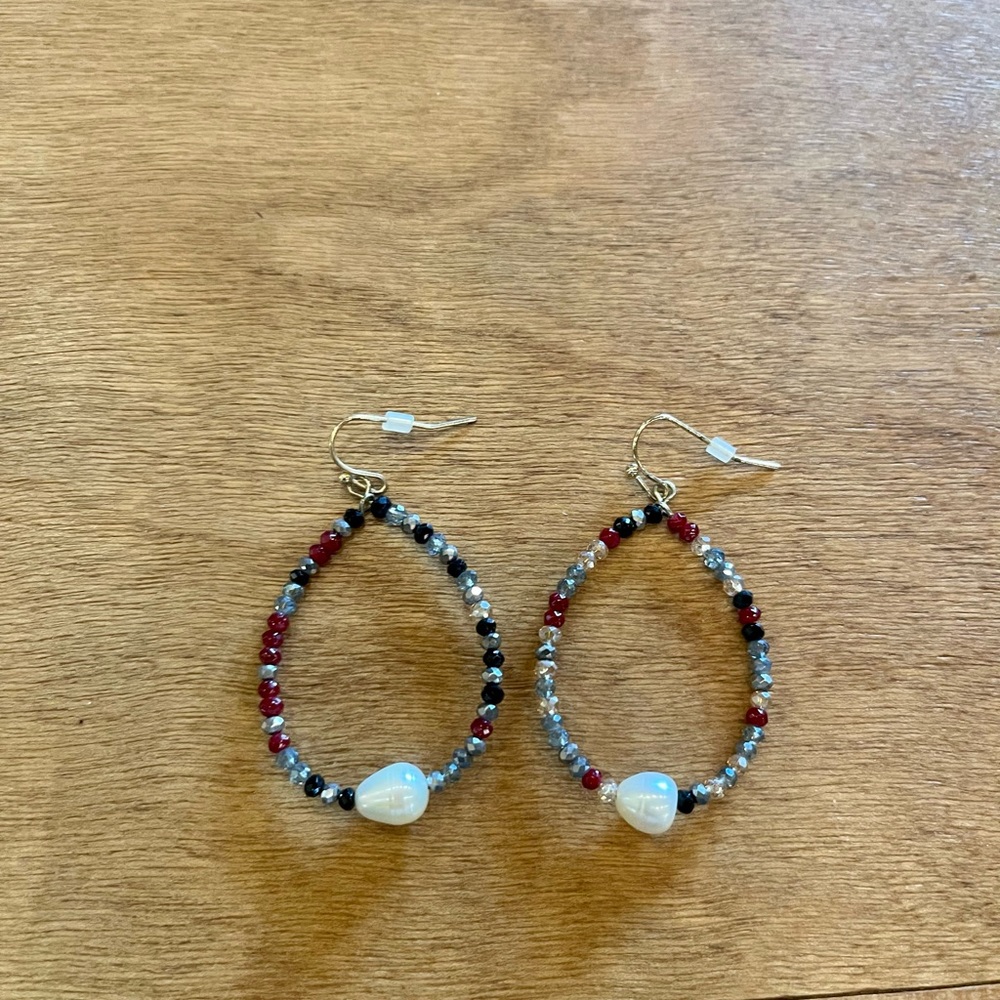 Beaded pearl earrings with black, gray, and plum beads.